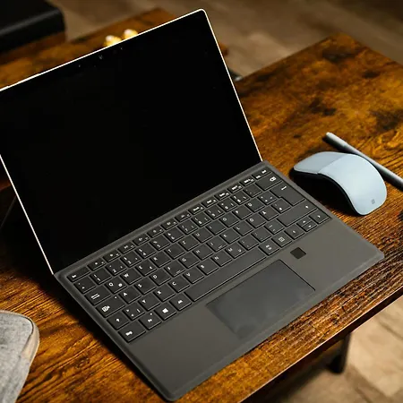 Apartment At Park, Luxurioese Mit Terrasse Und Parkplatz Im Herzen Von