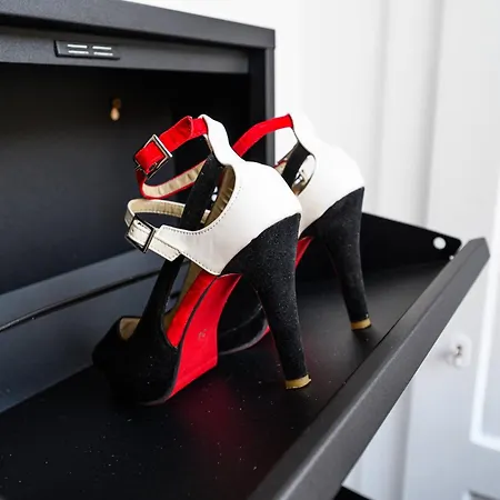 At Park, Luxurioese Mit Terrasse Und Parkplatz Im Herzen Von