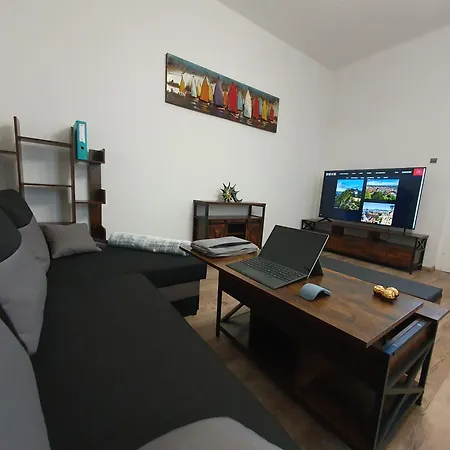 At Park, Luxurioese Mit Terrasse Und Parkplatz Im Herzen Von Apartment