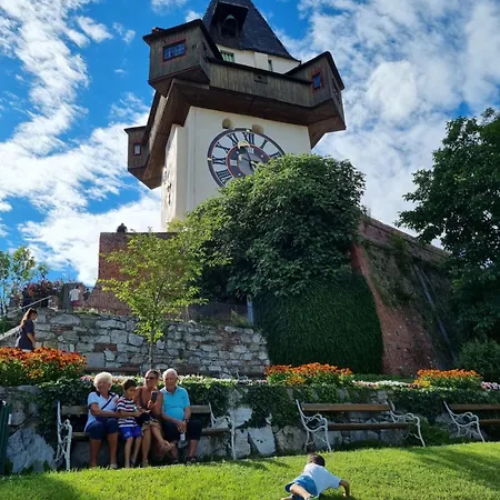 At Park, Luxurioese Mit Terrasse Und Parkplatz Im Herzen Von Lägenhet *