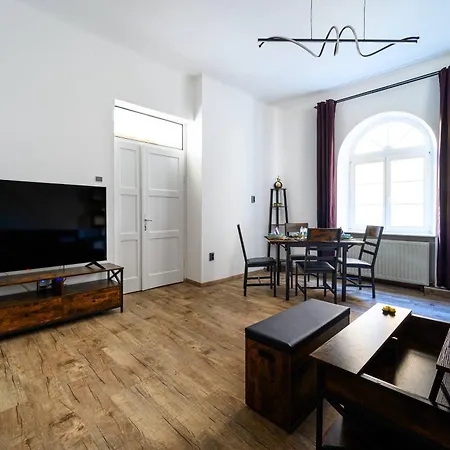 Appartement At Park, Luxurioese Mit Terrasse Und Parkplatz Im Herzen Von