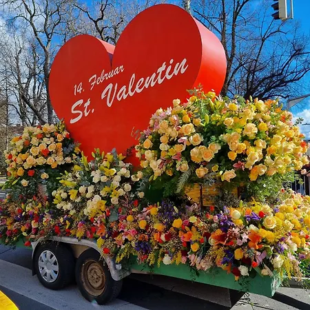 Daire At Park, Luxurioese Mit Terrasse Und Parkplatz Im Herzen Von