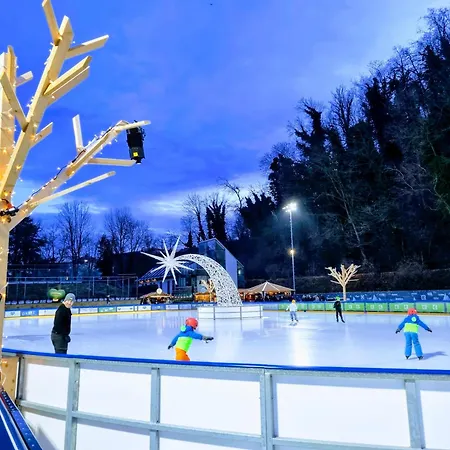 Daire At Park, Luxurioese Mit Terrasse Und Parkplatz Im Herzen Von