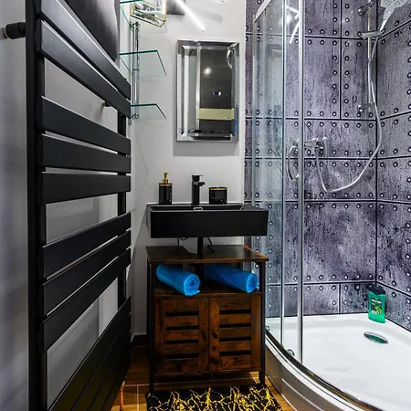 At Park, Luxurioese Mit Terrasse Und Parkplatz Im Herzen Von *