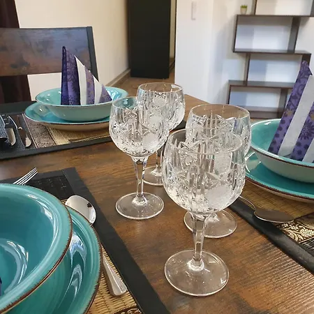 At Park, Luxurioese Mit Terrasse Und Parkplatz Im Herzen Von *