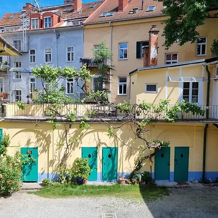 At Park, Luxurioese Mit Terrasse Und Parkplatz Im Herzen Von