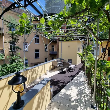 At Park, Luxurioese Mit Terrasse Und Parkplatz Im Herzen Von Appartement