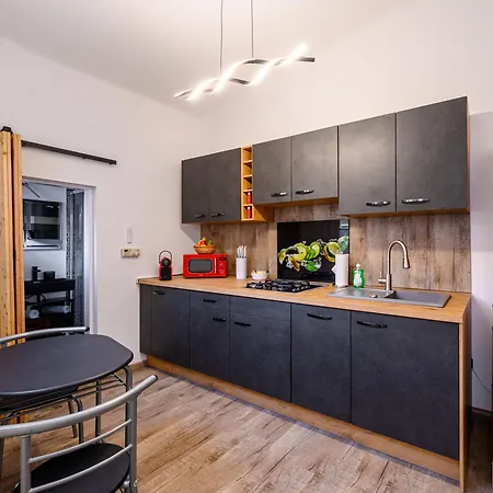 At Park, Luxurioese Mit Terrasse Und Parkplatz Im Herzen Von