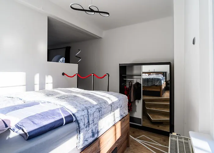 At Park, Luxuriöse Mit Terrasse Und Parkplatz Im Herzen Von Graz