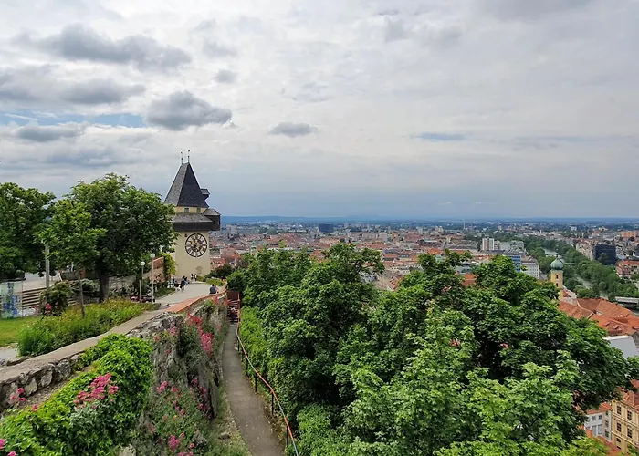 At Park, Luxuriöse Mit Terrasse Und Parkplatz Im Herzen Von Graz