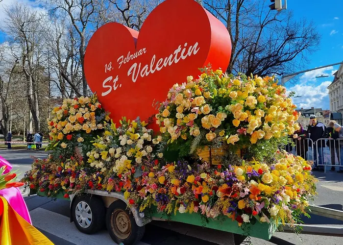Apartment At Park, Luxuriöse Mit Terrasse Und Parkplatz Im Herzen Von