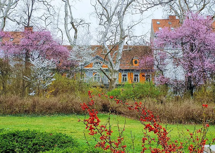 At Park, Luxuriöse Mit Terrasse Und Parkplatz Im Herzen Von Apartment *