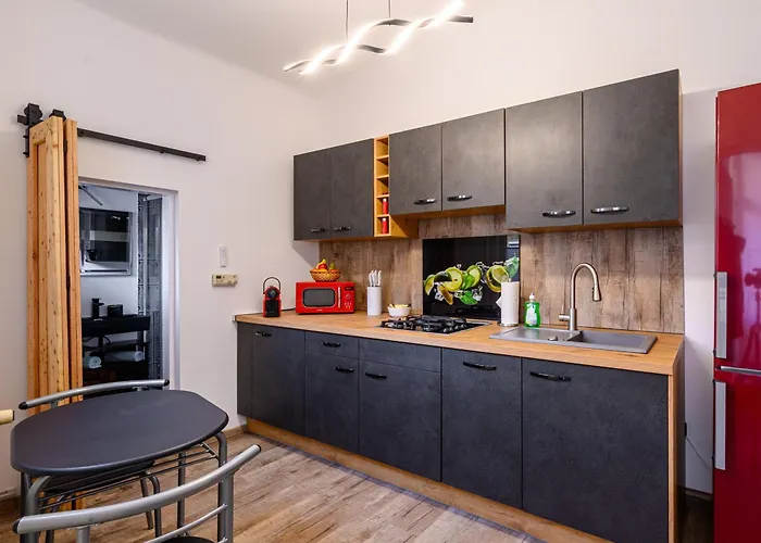 At Park, Luxuriöse Mit Terrasse Und Parkplatz Im Herzen Von